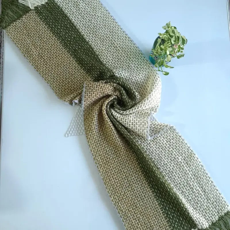 شال بافتنی دستبافت لمه دار سبز کرم ابعاد 160x39